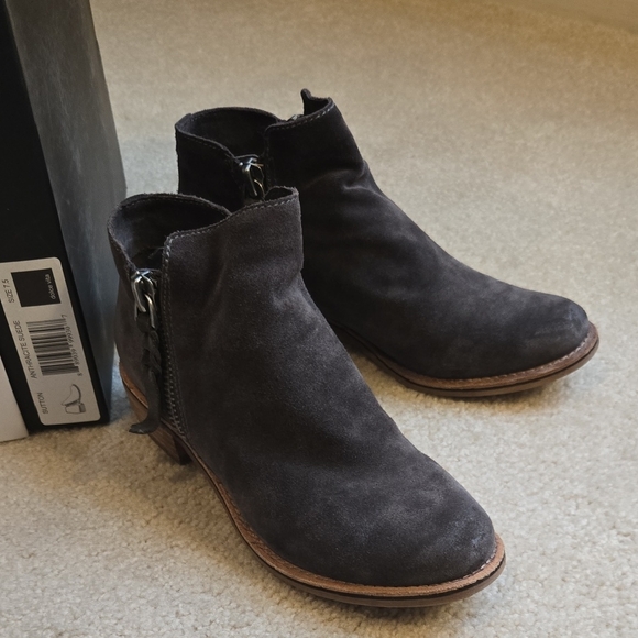 Dolce Vita Dark Gray Suede Ankle Booties - Picture 4 of 5